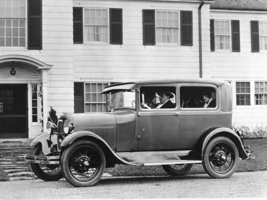  Ford Model A Tudor Sedan 1927 года  (фото 2 из 14)